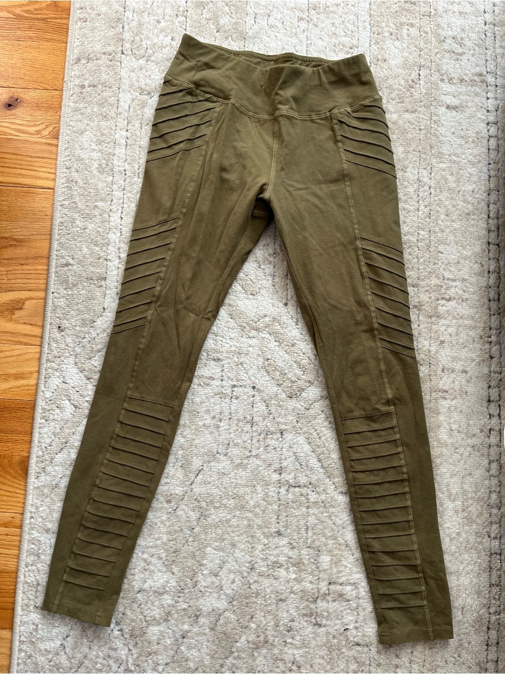 Pact Organic Cotton Olive Green Ribbed Detail Leggings, Never worn!! ❤️